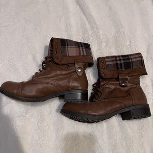 Woman’s boots brown size 11